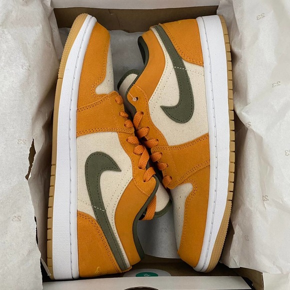 Air Jordan 1 Low Light Curry (8 Men) - Picture 5 of 12